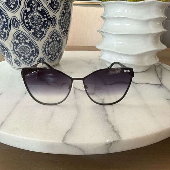 NWT Quay In Pursuit Sunglasses - Picture 3 of 7